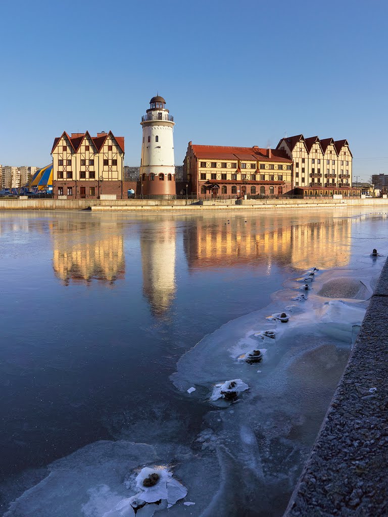 #12 Freezing Pregolya river in Kaliningrad. – Первый лёд на реке Преголе и гостиница Шкиперская в Рыбной деревне в Калининграде., Кёнигсберг