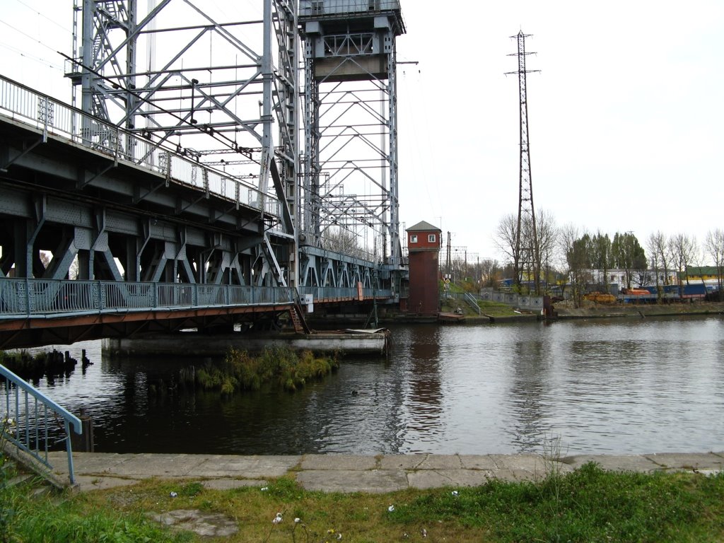 Двухярусный подъёмный мост (ранее здесь был мост Reichsbahnbrücke), Калининград