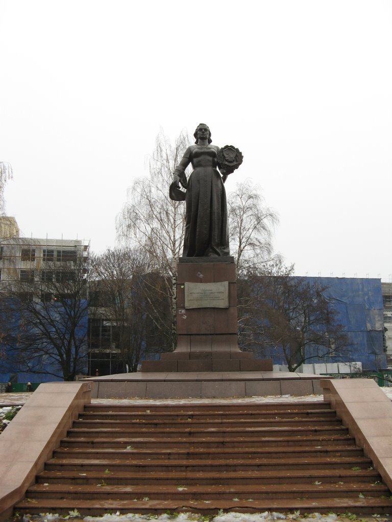 Скульптура Мать Родина, Калининград