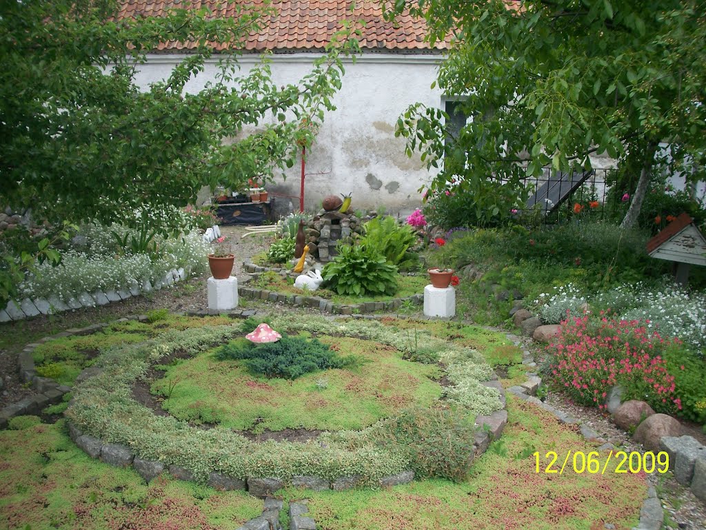 A cute little garden near the  drawbridge in Polessk, Полесск