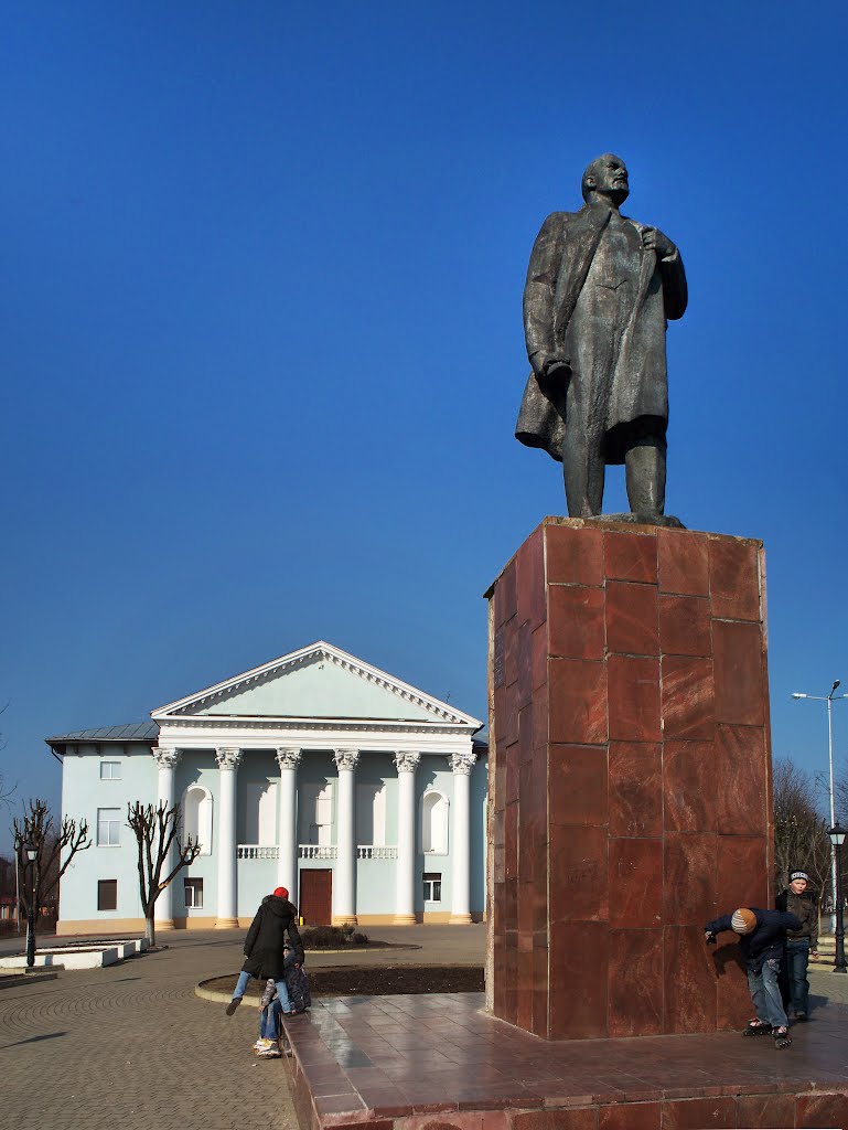 Памятник Ленину в городе Светлый на центральной площади., Светлый