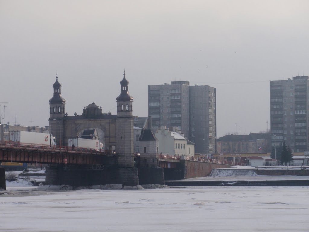 2010. Už Nemuno - Tilžės, karalienės Luizos tilto, vartai / Tilsit. Queen Louise bridge gateway, Советск