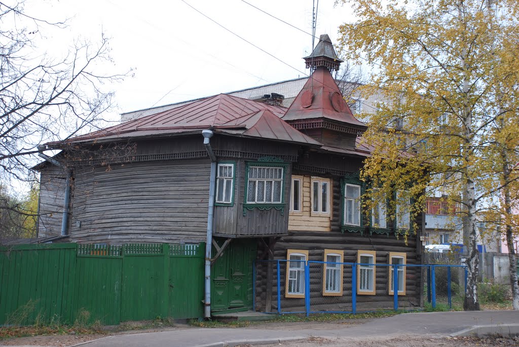 Кимры. Старый деревянный дом на ул. Орджоникидзе, Кимры