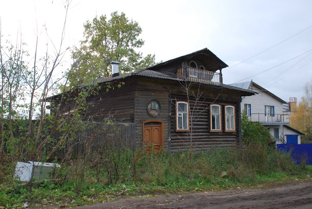 Кимры. Старый деревянный дом на улице Карла Либкнехта, Кимры