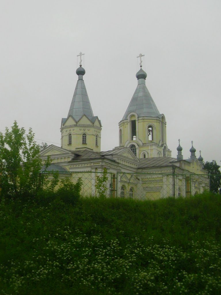 Лихославль.Успенская церковь из окна поезда., Лихославль