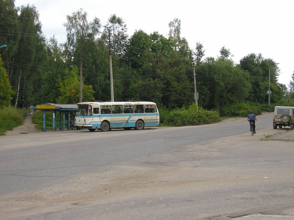 Остановка автобуса, Максатиха___ Bus stop, Maksatikha, Максатиха