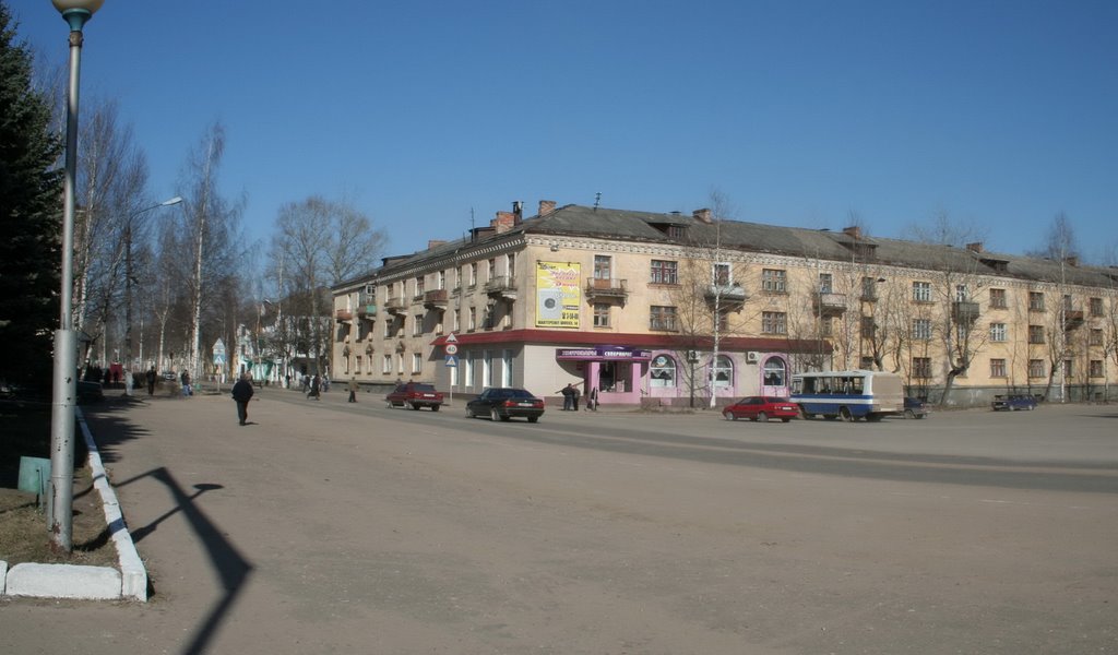 В Нелидово спустя 1,5 года открыто автомобильное движение через площадь Ленина -