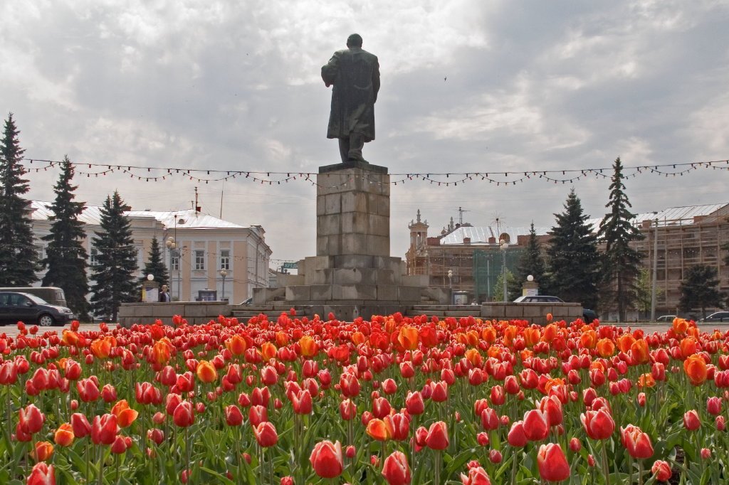 Tulips and Lenin, Тверь