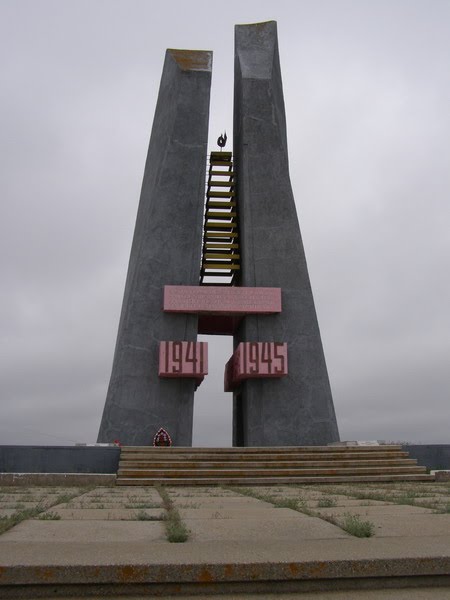 Хулхута, Памятник ВОВ, Утта