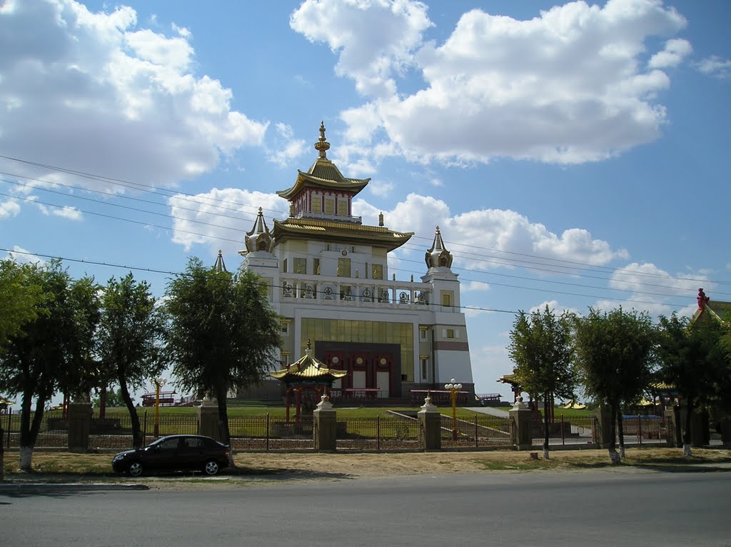 Храм «Золотая обитель Будды Шакьямуни», Элиста