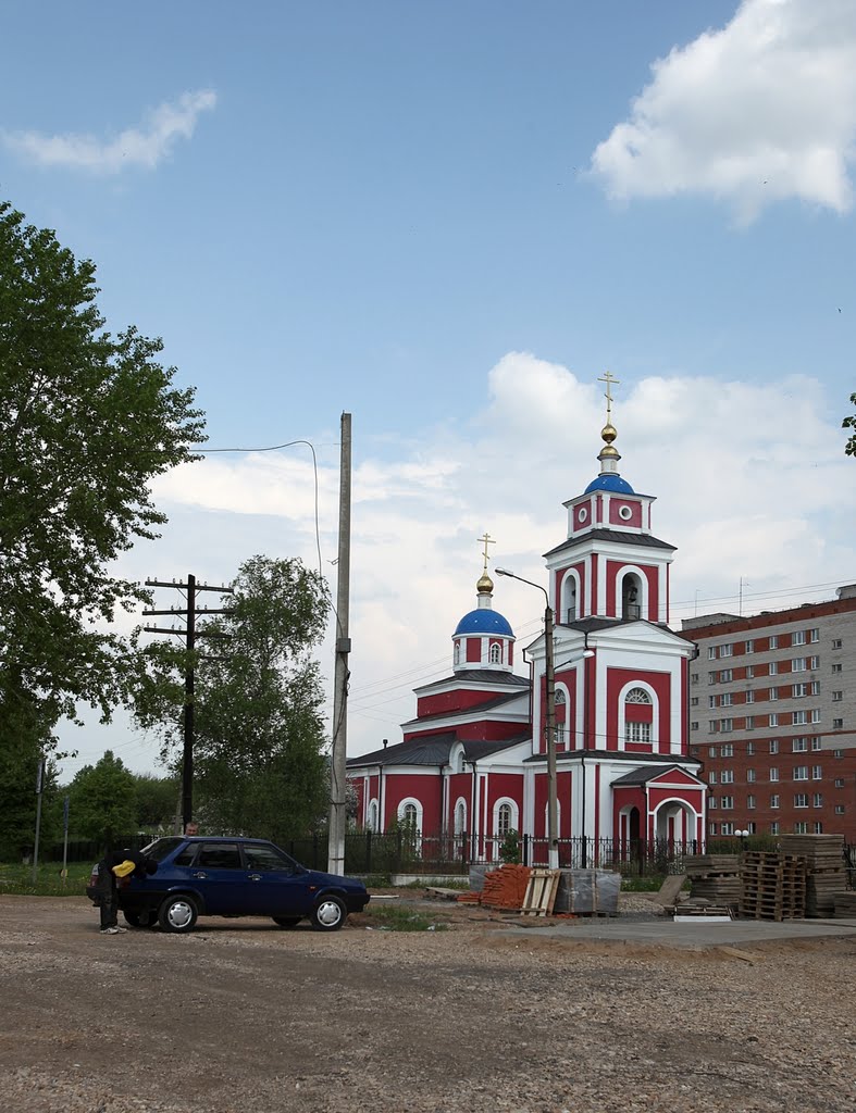 Храм св. Елисаветы.  Построен в 2004 году., Белоусово