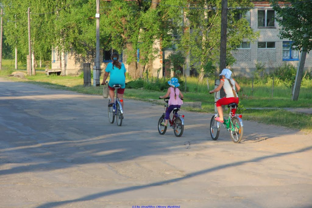 Юные велосипедистки (12.06.2011), Еленский