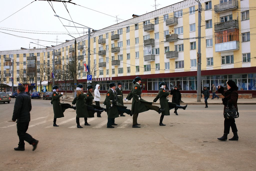 Students by the Victory Pl., Калуга