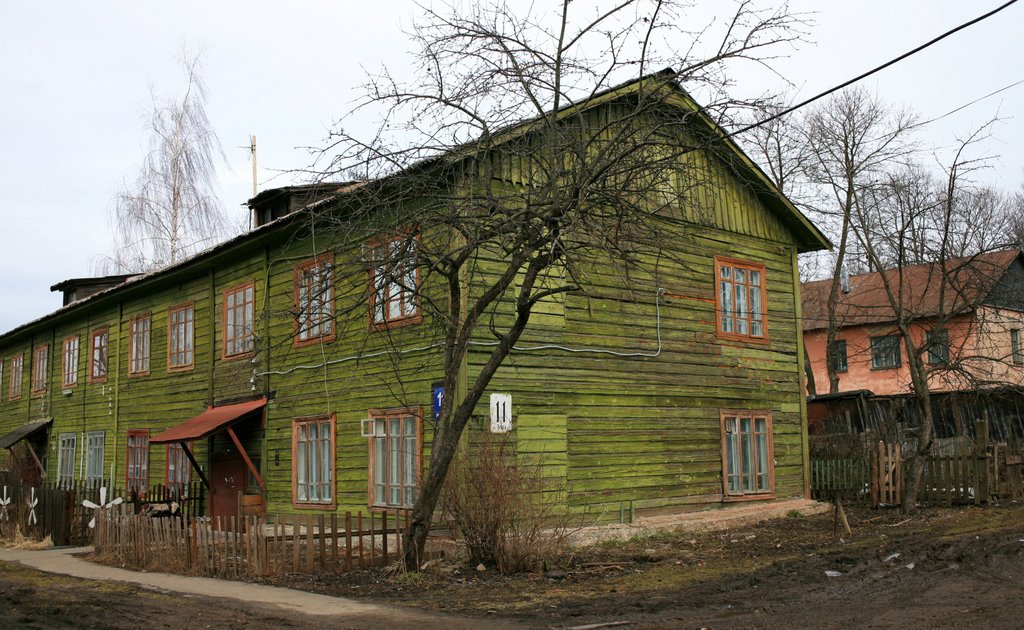 Stalin era barrack-style house on Labor street, Калуга