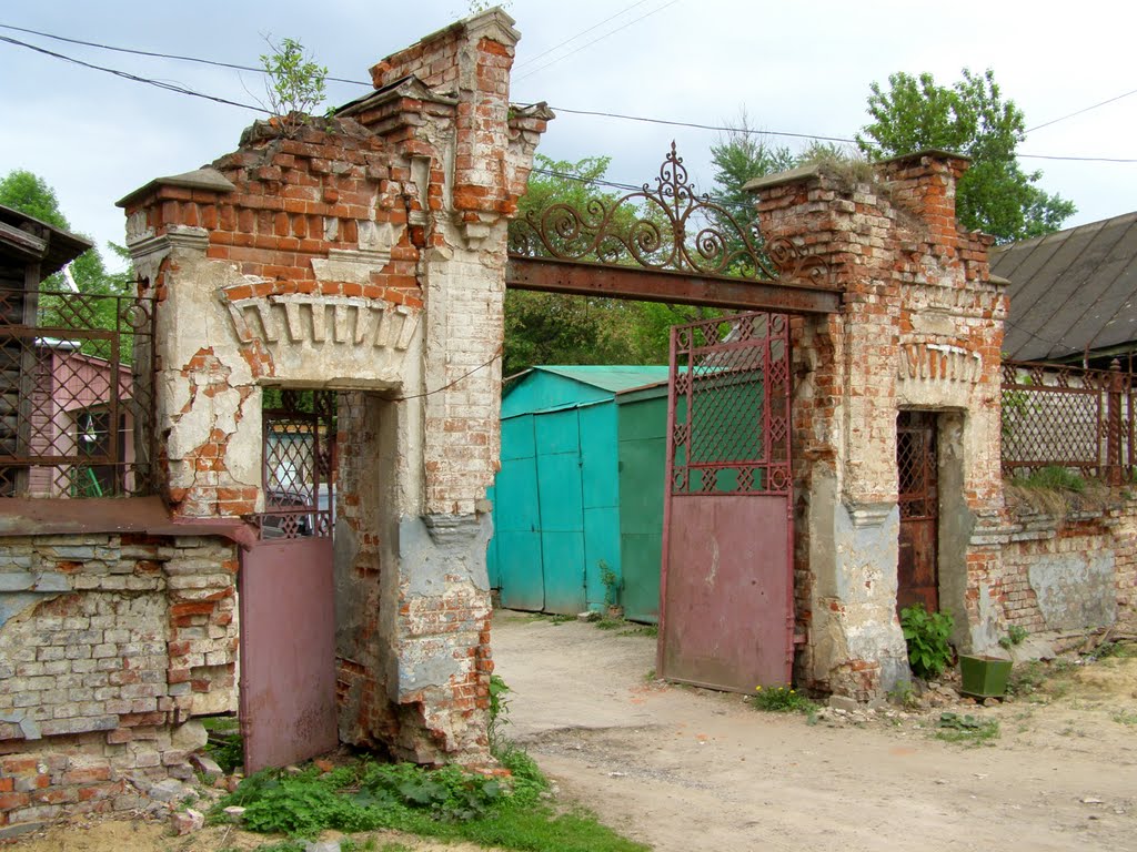 Ворота во двор, Калуга