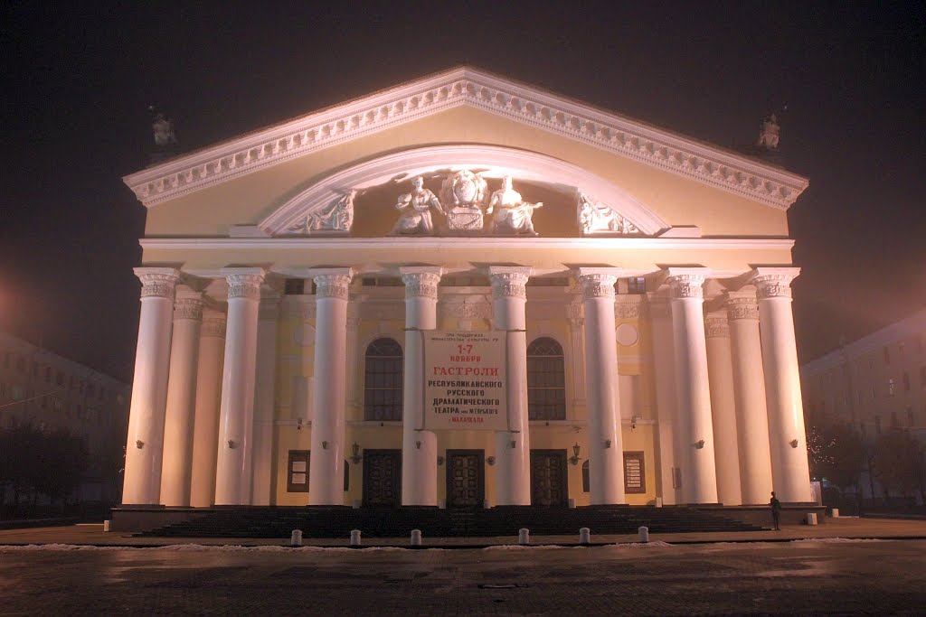Театр в туманной ночи, Калуга