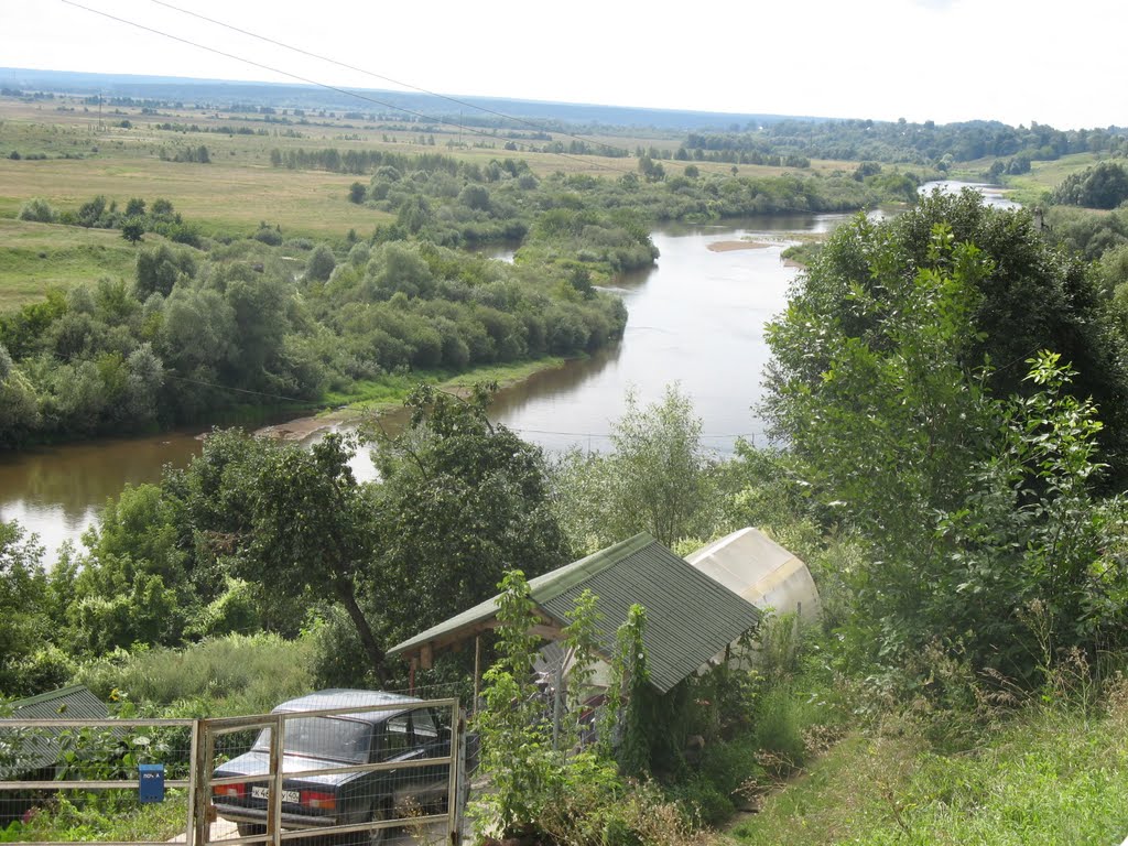 Вид со стороны "древнего города" на окружающую территорию, в низу протекает река Жиздра., Козельск