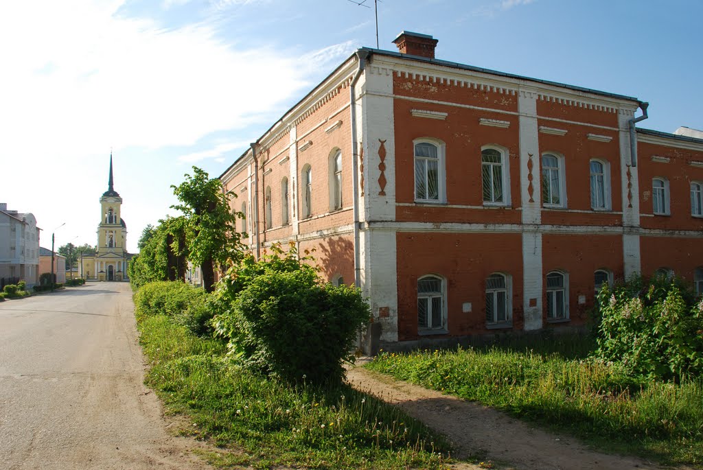 Мосальск. Купеческий дом, в котором теперь помещается краеведческий музей, Мосальск