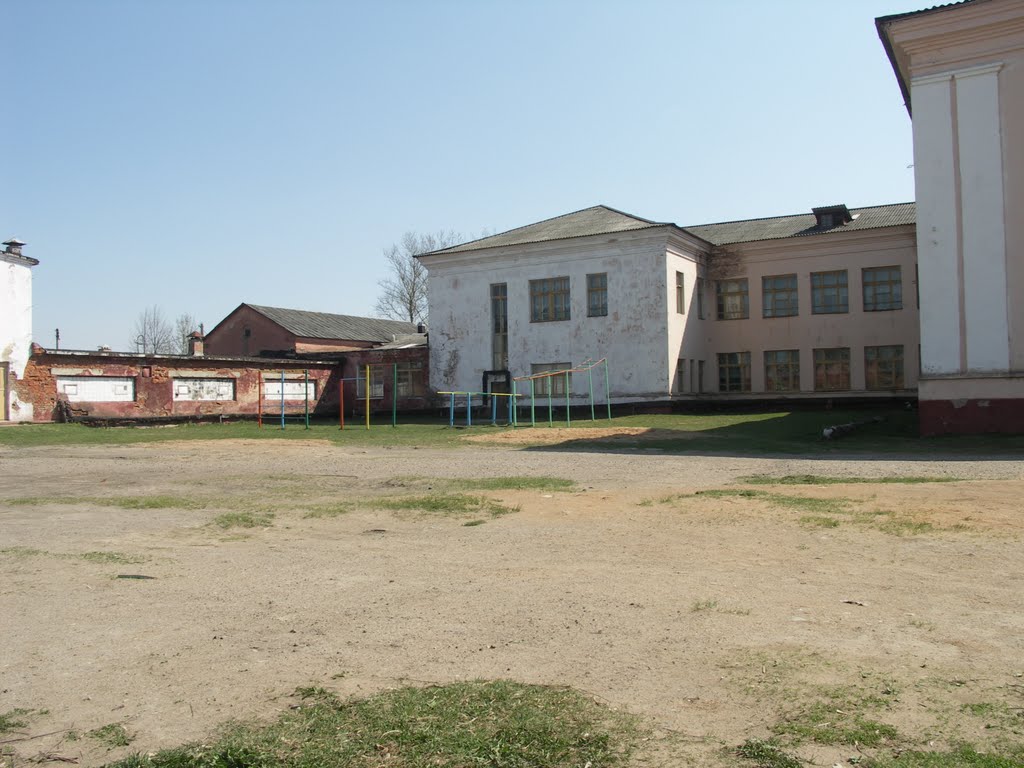 Двор школы, Спас-Деменск
