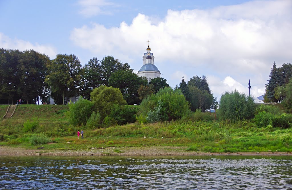 Собор Петра и Павла, вид с Оки, Таруса