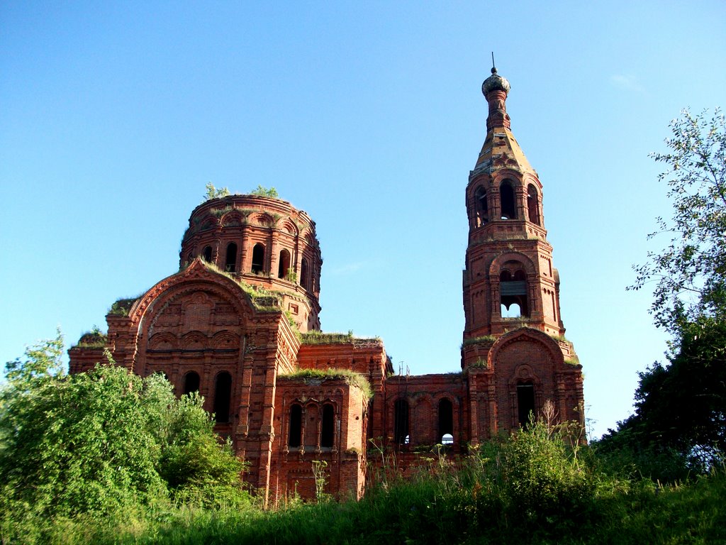 Воскресенская церковь (сзади), Ульяново