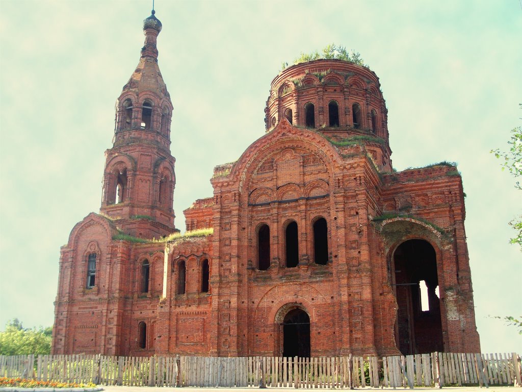 Воскресенская церковь (вид с дороги справа), Ульяново