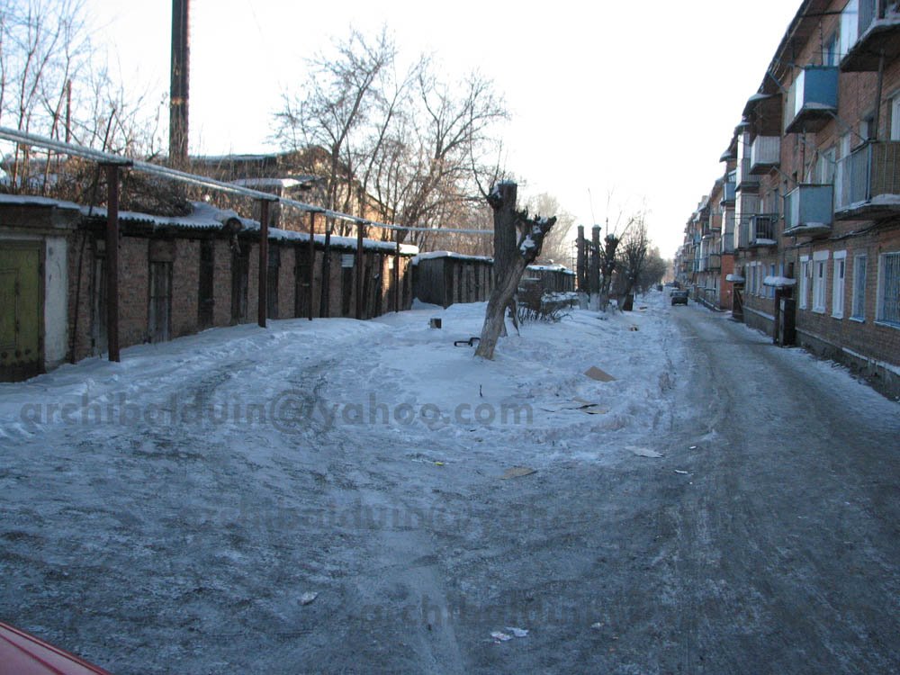 Typical backyards in Belovo, winter 2009, Белово