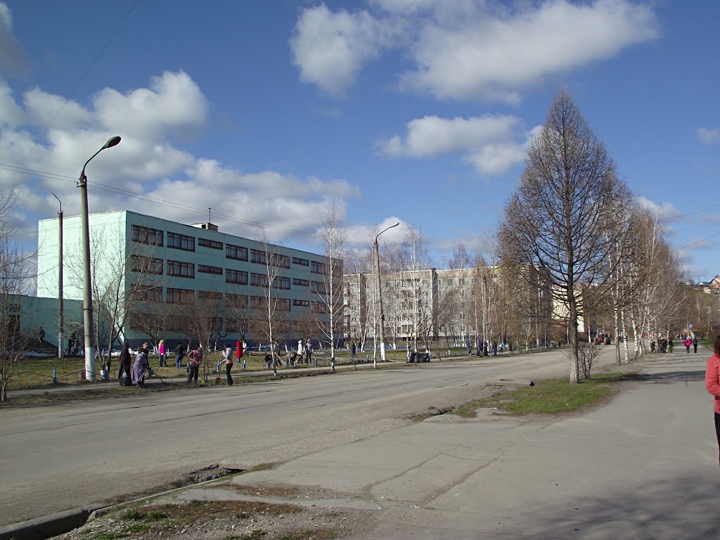 весенняя уборка возле училища г.Гурьевск, Гурьевск
