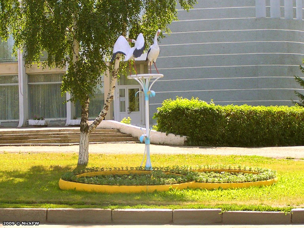2009-08-02 Кемерово Скульптурная композиция Журавли возле областного ЗАГСа, Кемерово