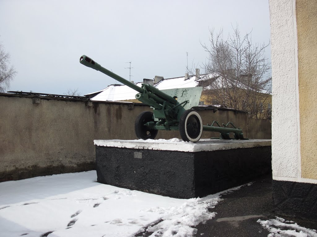 Орудие у военкомата, Киселевск