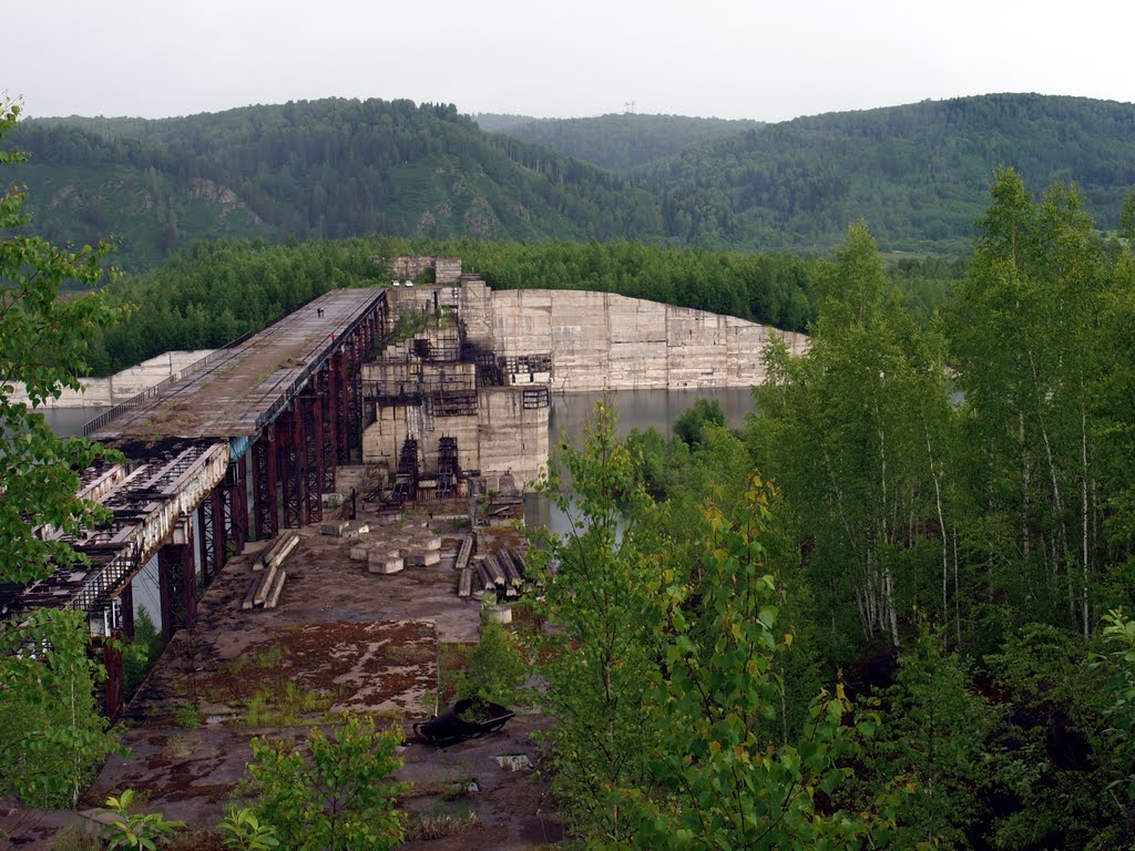 Зеленогорск. Недостроенная плотина ГЭС, Крапивинский