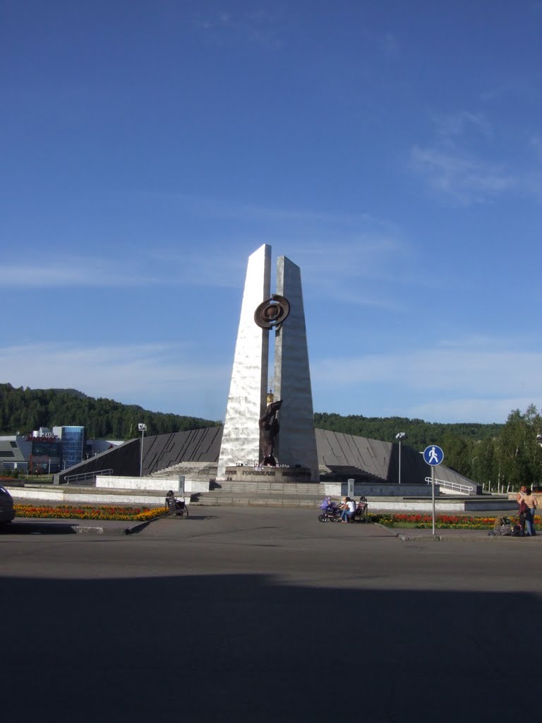 Стелла памяти погибшим шахтёрам, Междуреченск