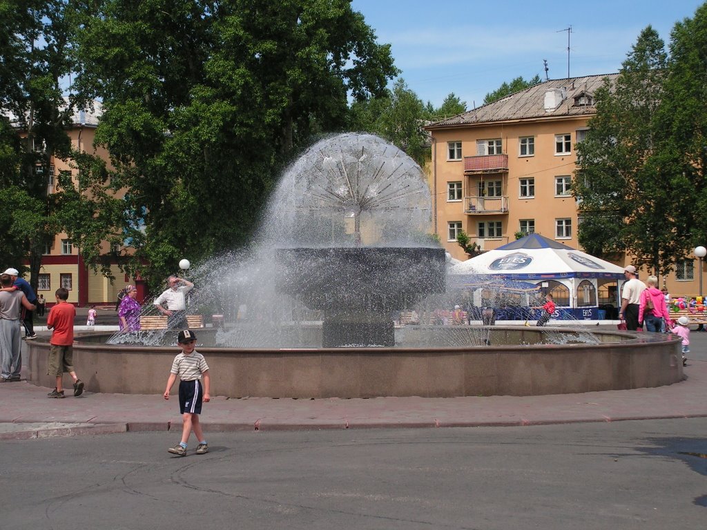 фонтан на площади, Осинники