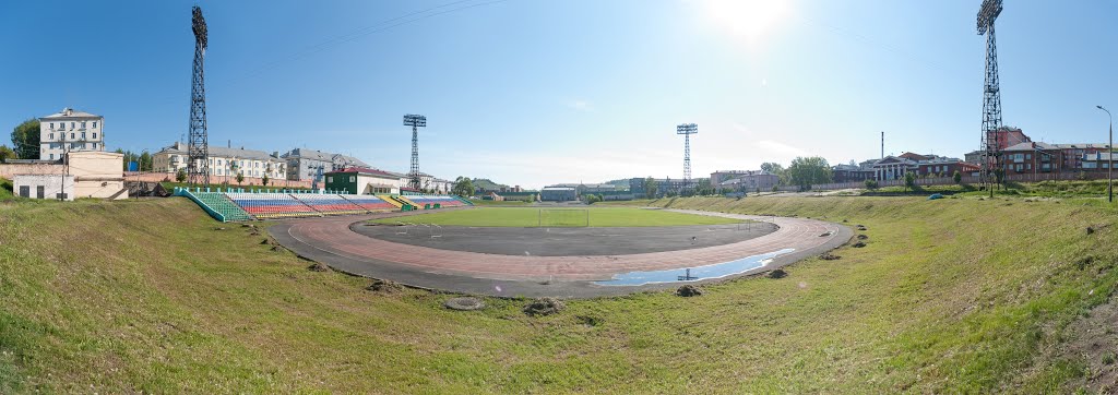 Стадион «Шахтёр», вид в сторону пр-кта Шахтёров, июнь 2013, Прокопьевск