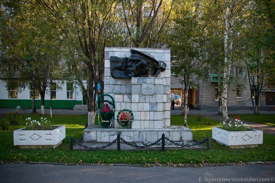 Памятник Герою Советского союза Якову Илларионовичу Баляеву, Таштагол