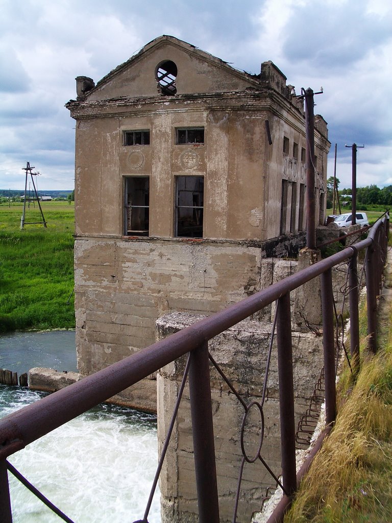 Бывшая ГЭС на реке Воя, д. Перевоз, Богородское