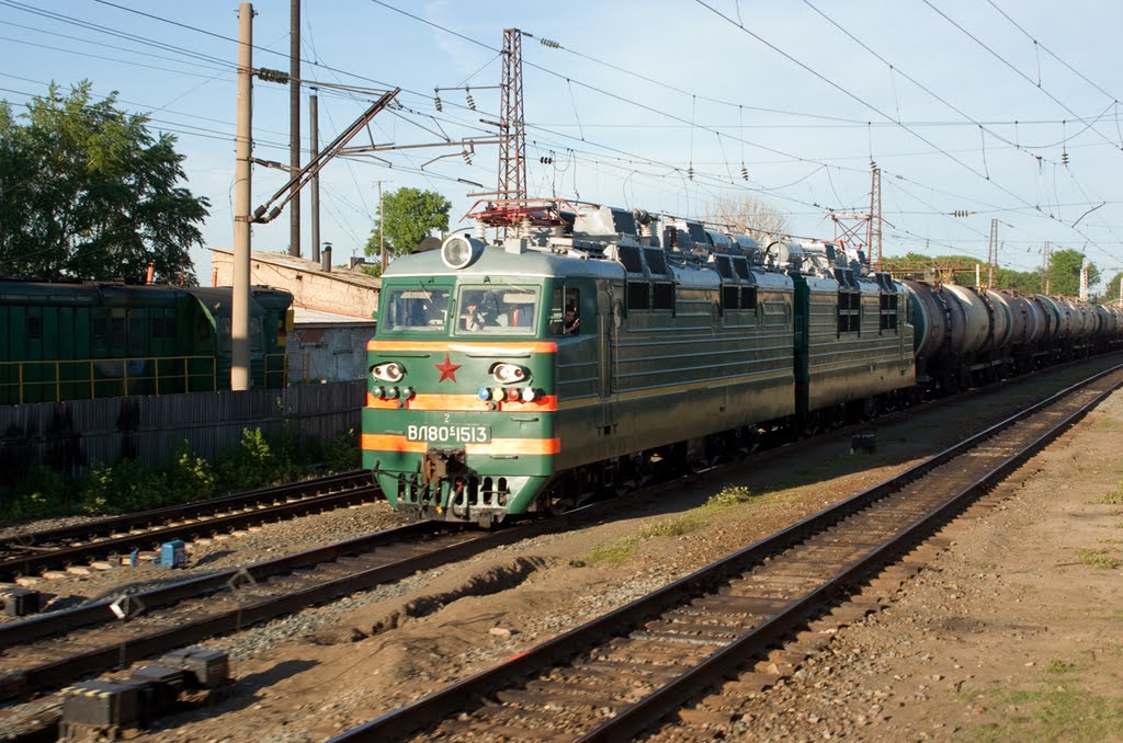 Электровоз ВЛ80с-1513, ст. Зуевка Горьковской ЖД / Electric locomotive VL80s-1513, station Zuevka of Gorky division of RZD (15/06/2008), Богородское