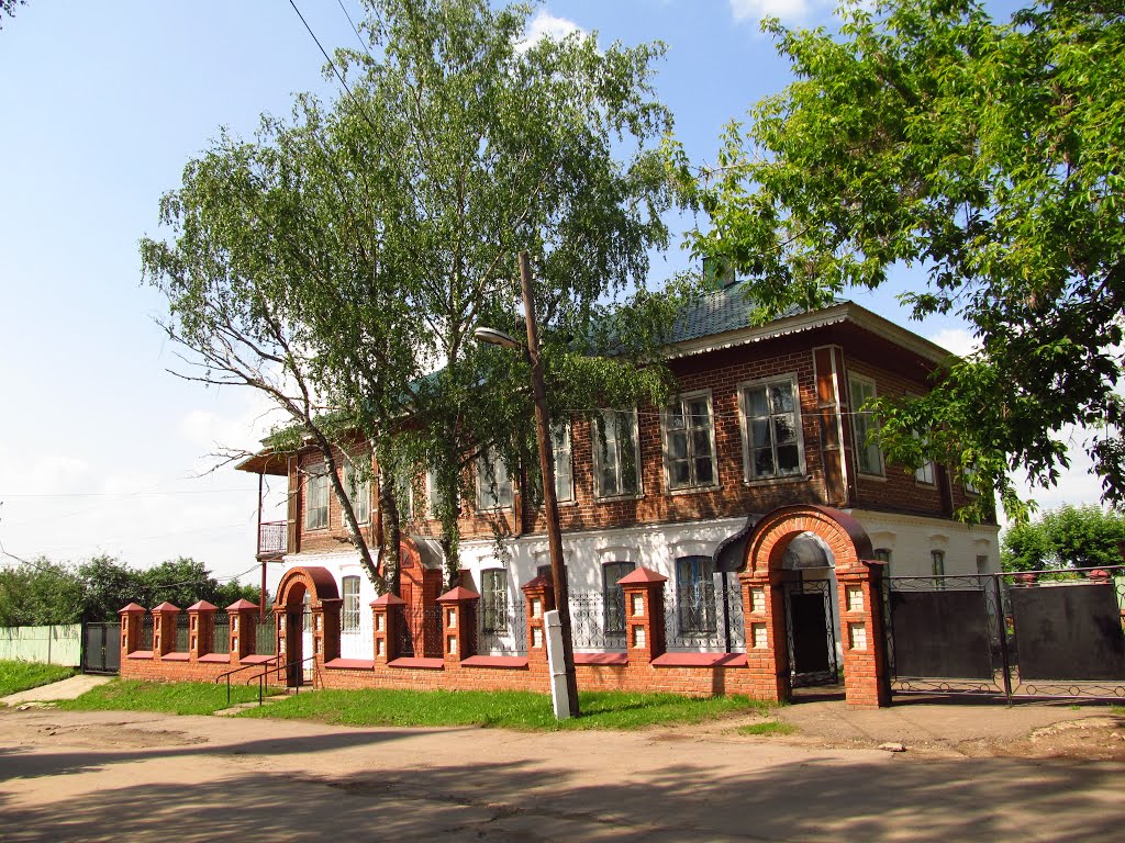Переобустроенный старый дом у церкви, Кирово-Чепецк