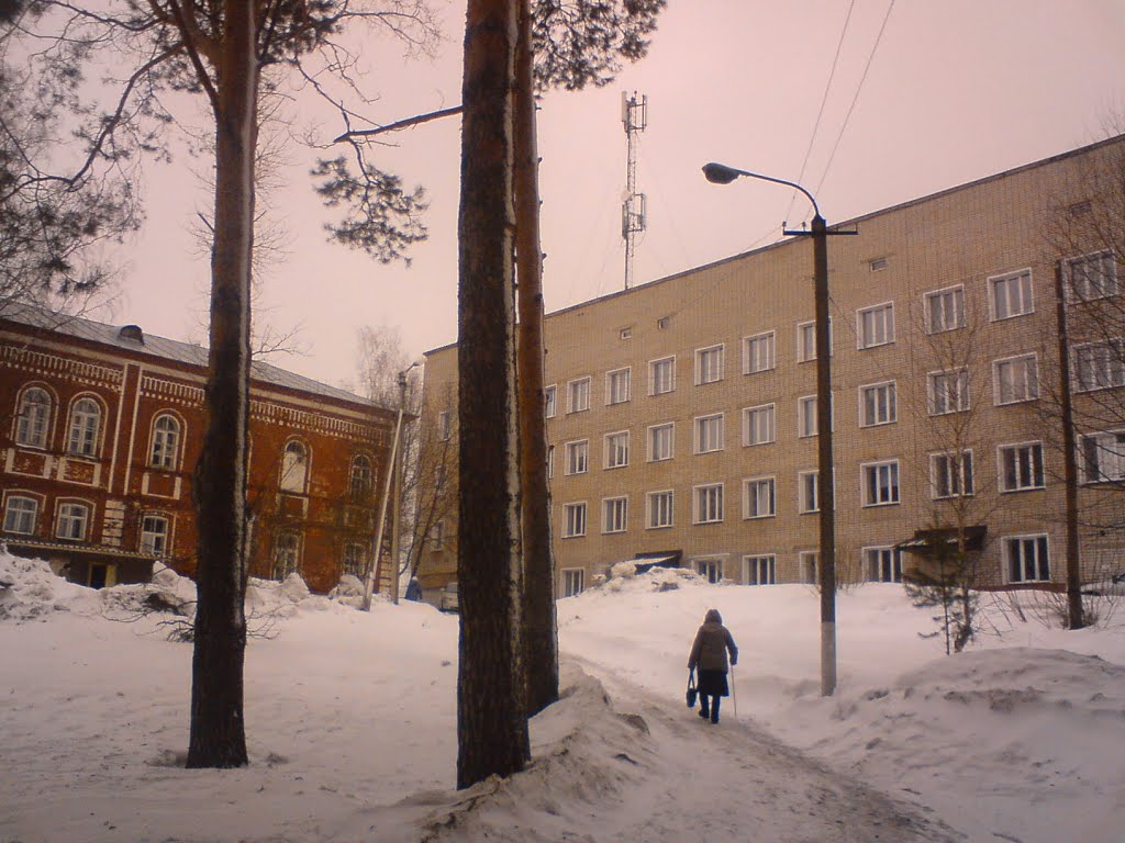 left-to-right .. prerevolutionary hospital-modern clinic, Нолинск