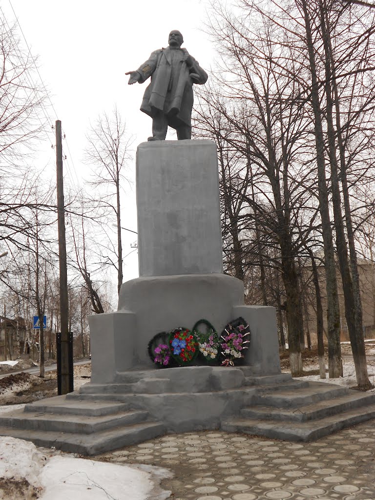 Ленин, Омутнинск
