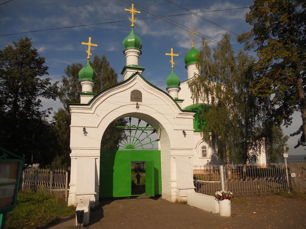 Ворота церкви, Омутнинск
