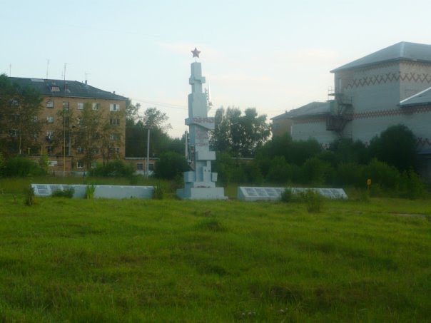 Памятник воинам, погибшим в ВОВ около Дома Культуры пгт Жешарт, Гешарт