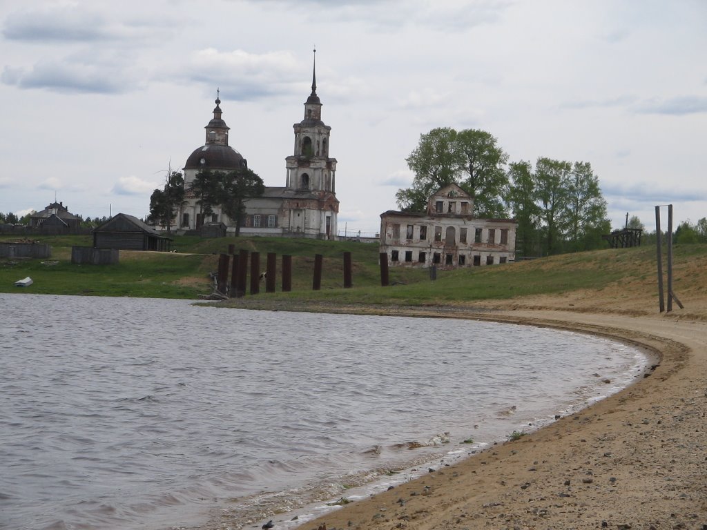 Церковь Святителя Дмитрия Ростовского (вид с плотины Кажымского водохранилища), Кажым