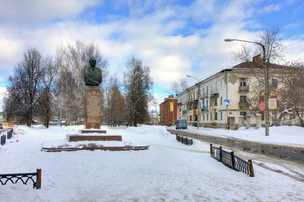 Monument to the marshal of airforce Novikov / Памятник маршалу авиации Новикову, Кострома