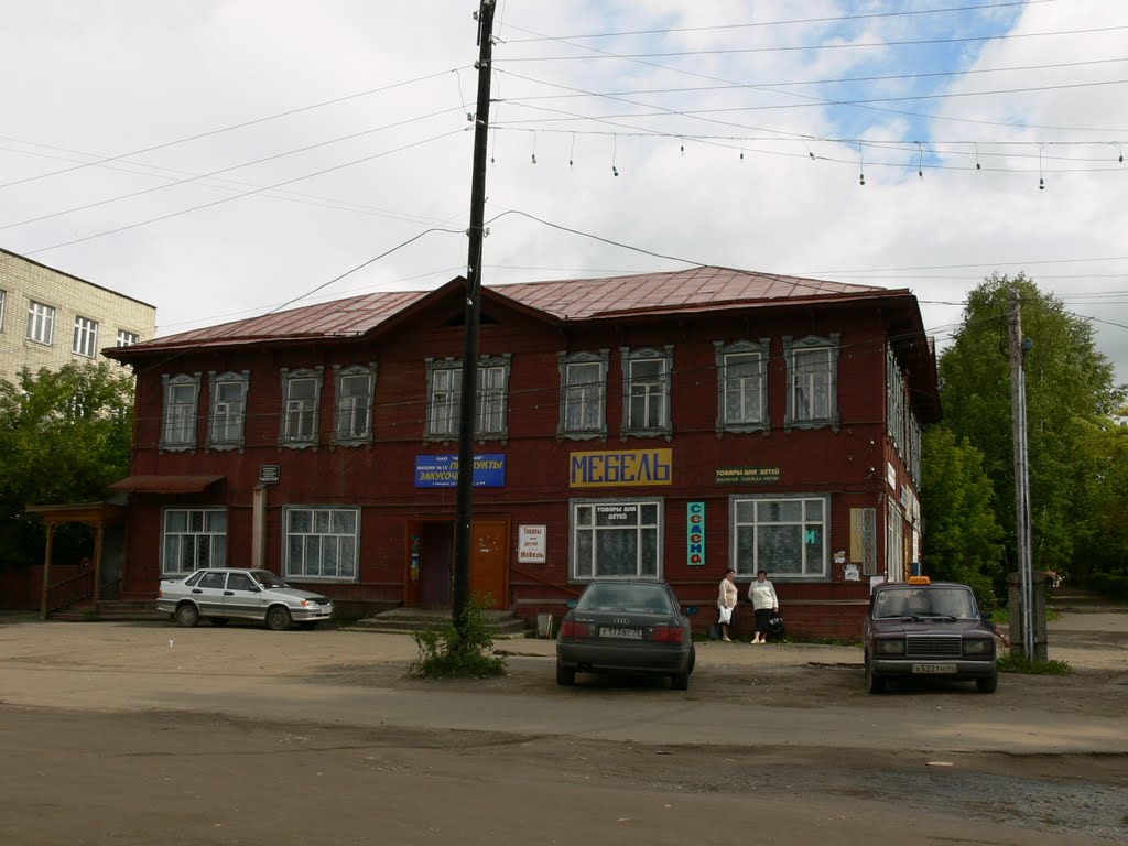 Бывшая администрация швейной фабрики в Шарье, Шарья