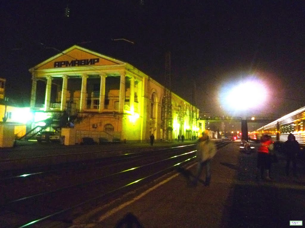 Фотографии Армавира - Ночной вид на гостиницу Северная от троллейбусной остановк