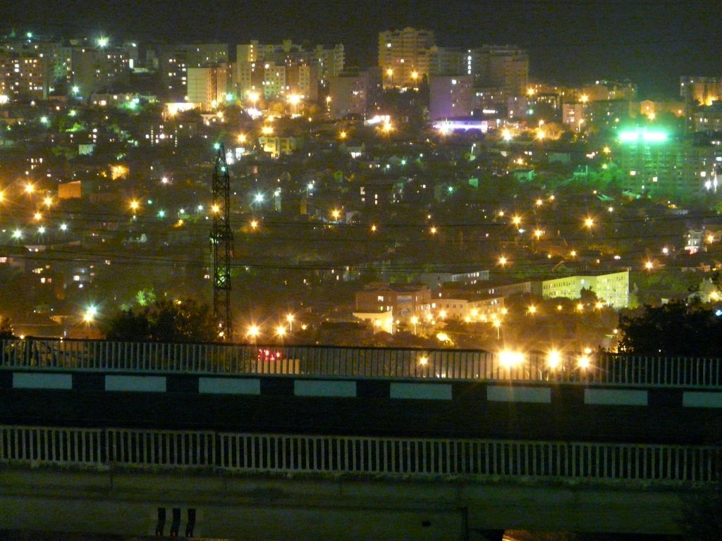 Вид на ночной Геленджик со смотровой площадки подножия горы Олимп, Геленджик