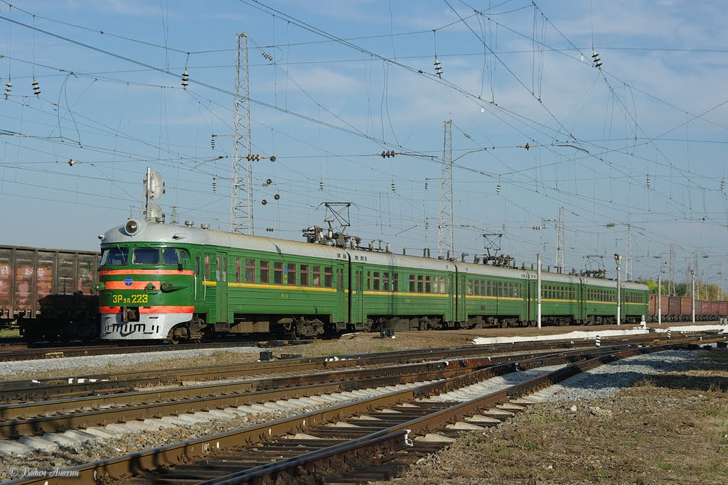 EMU-train ER9P-223 on train station Kuschevka, Калинино