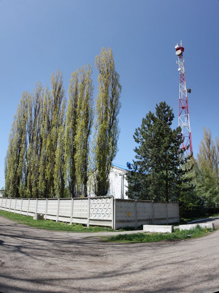 Каневская, возле ГПУ, вертикальная панорама - 25.04.2010 г., Каневская