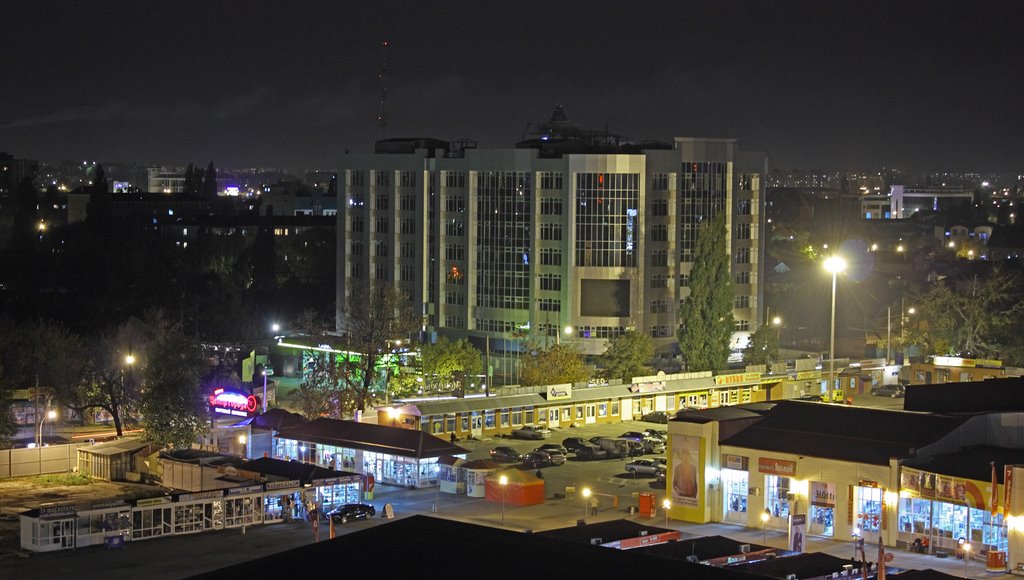 Краснодар - вид на торговый комплекс "Центр города" и ул. Коммунаров ночью, Краснодар
